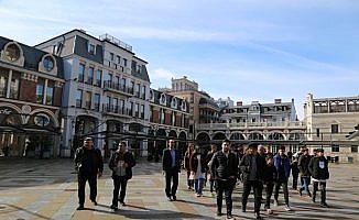 Doğum gününü kimsesiz çocuklarla kutladı