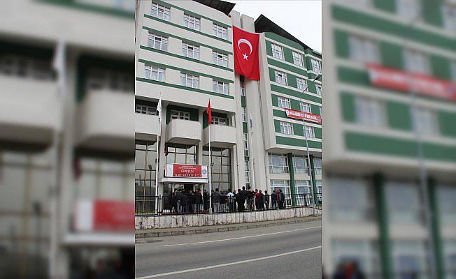Giresun'da KYK yurduna 6 metrelik bayrak asıldı