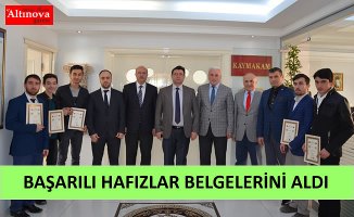 HAFIZ ÖĞRENCİLER BELGELERİNİ ALDI