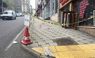 Kafasına mermer düşen kişi hayatını kaybetti