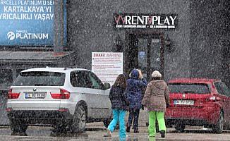 Kartalkaya'da kar yağışı başladı