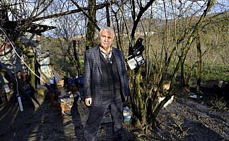 Tavuklarının güvenliğini müzikle sağlıyor