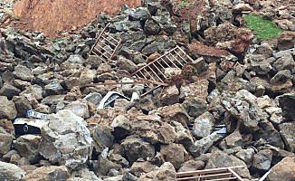 Trabzon'da istinat duvarı çöktü