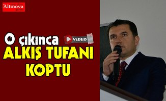 Uzun süre ayakta alkışlandı