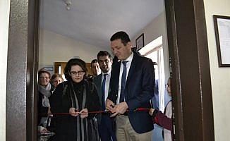 Vefat eden eşinin bilgisayarlarını okula bağışladı