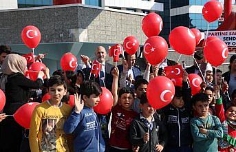 AK Parti İl Başkanı Karaduman, çocukları sevindirdi