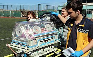 Ambulans helikopter Afgan bebek için havalandı