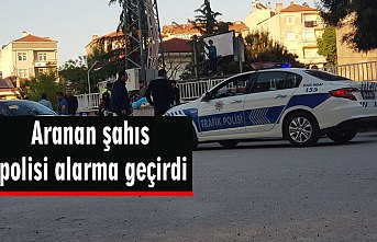 Aranan şahıs polisi alarma geçirdi