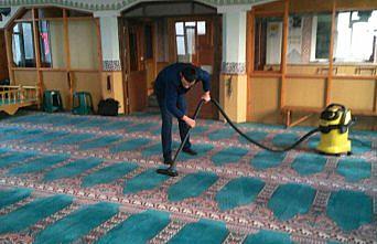 Davalı, uzlaşma karşılığı cami temizledi