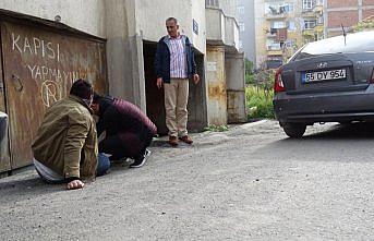 Dolandırıcılık zanlısını darbettikten sonra polise teslim ettiler