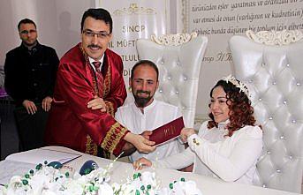 Engelli çift müftünün kıydığı nikahla dünyaevine girdi