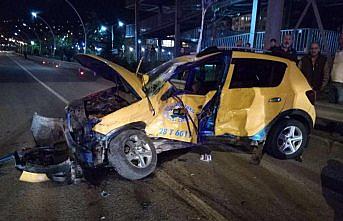 Giresun'da kamyonetle taksi çarpıştı: 4 yaralı