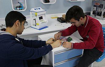 Lise öğrencilerinden 