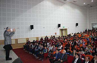 Şair Genç'ten öğretmen ve öğrencilere söyleşi