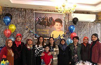 Şehit çocuğuna doğum günü kutlaması