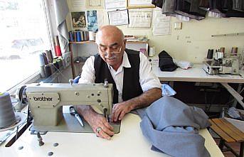 62 yıldır elinden iğne ipliği düşürmüyor