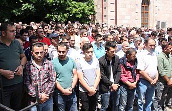 Artvin'de otomobilin nehre düşmesi