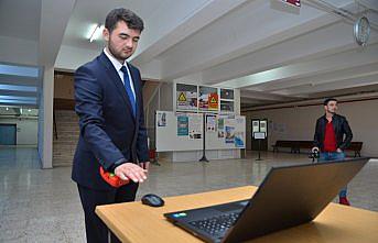 Görme engelliler için el bileğine takılabilen sensör