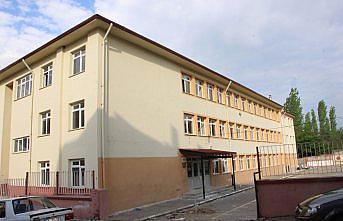 Havza'da depreme dayanıksız okul binası yıkıldı