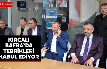 Orhan Kırcalı tebrikleri kabul ediyor