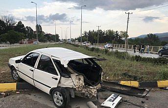 Otomobil ile minibüs çarpıştı: 4 yaralı