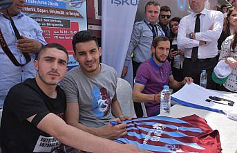 Trabzonsporlu futbolcular imza gününde