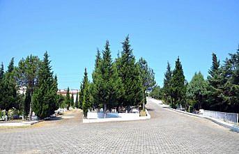 Alaplı'da mezarlık temizliği