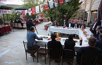 Bayburt MHP teşkilatı sandık görevlilerine iftar verdi