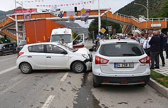 Gümüşhane'de otomobil ile cip çarpıştı: 2 yaralı