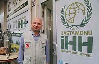 İhtiyaç sahipleri bu sofrada iftar yapıyor