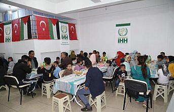 İhtiyaç sahipleri iftar sofrasında buluştu