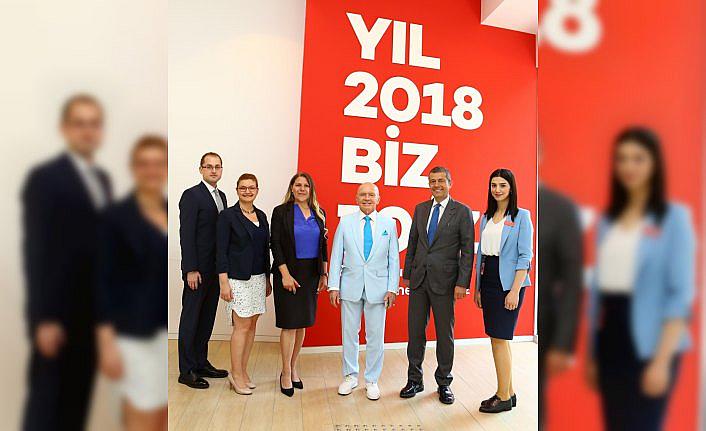 Mark Mobius, Akbank Galata Şubesi'nde