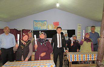 Okuma yazma öğrenen Kadir Koncak belgesine kavuştu