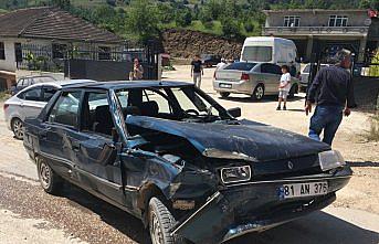 Otomobil ile motosiklet çarpıştı: 5 yaralı