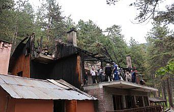 Tosya'da boş otel binası yandı
