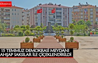 15 TEMMUZ DEMOKRASİ MEYDANI AHŞAP SAKSILAR İLE ÇİÇEKLENDİRİLDİ
