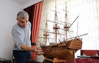 Ağaç parçaları tarihi savaş gemilerinin maketlerine dönüşüyor