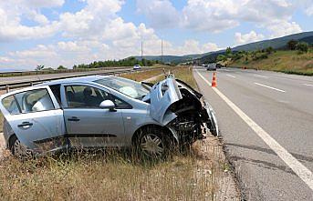 Anadolu Otoyolu'nda iki otomobil çarpıştı: 5 yaralı