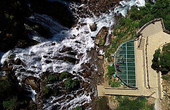 Doğu Karadeniz'in 40 kaynaklı şelalesine turist ilgisi