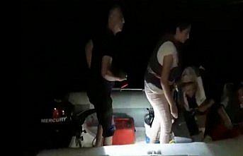 Irmakta mahsur kalan aile itfaiye ekiplerince kurtarıldı