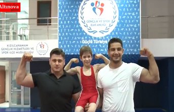 ŞAMPİYON GÜREŞÇİLER MİNİK GÜREŞÇİ MELİH’LE BULUŞTU