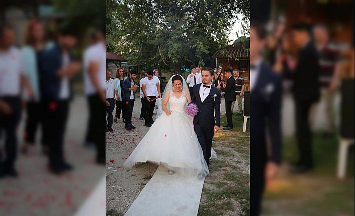 Sevgi evlerinde tanışıp evlendiler