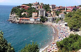 Zonguldak'ta plajlar doldu taştı
