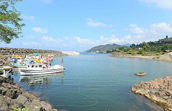 Barınağa biriken kum balıkçıları engelliyor