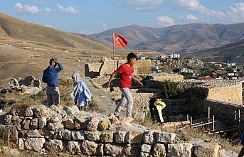 Bayburt Kalesi'nde ziyaretçi yoğunluğu