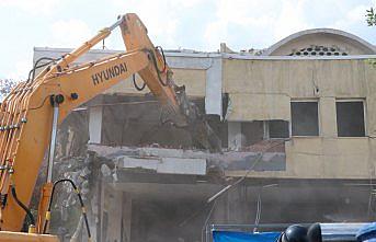 Bolu'da eski belediye binasının yıkımına başlandı
