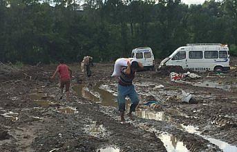 Dere taşınca mevsimlik işçilerin çadırlarını su bastı