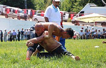 Er meydanında hem antrenörü hem de rakibi