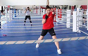 Genç milli boksörler ikinci etap kampına başladı