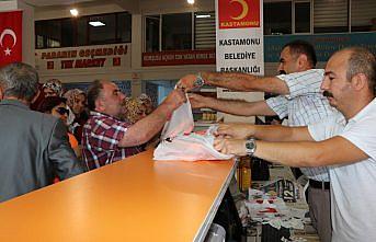 İhtiyaç sahipleri Sosyal Market ile 